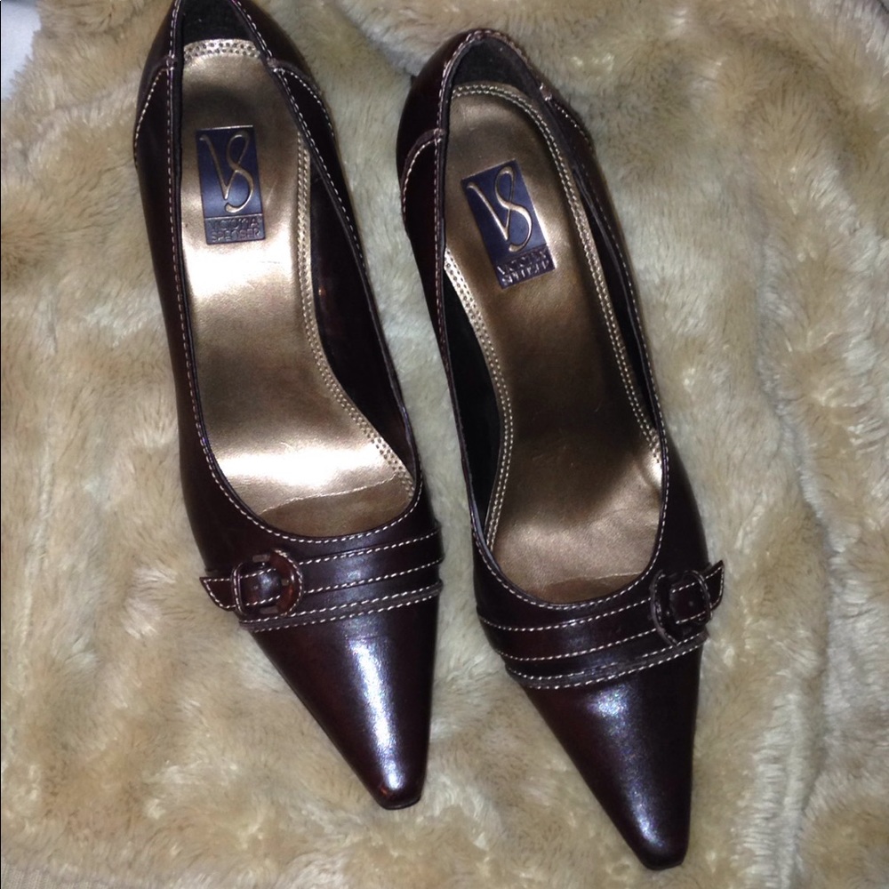 Victoria Spenser heels pumps